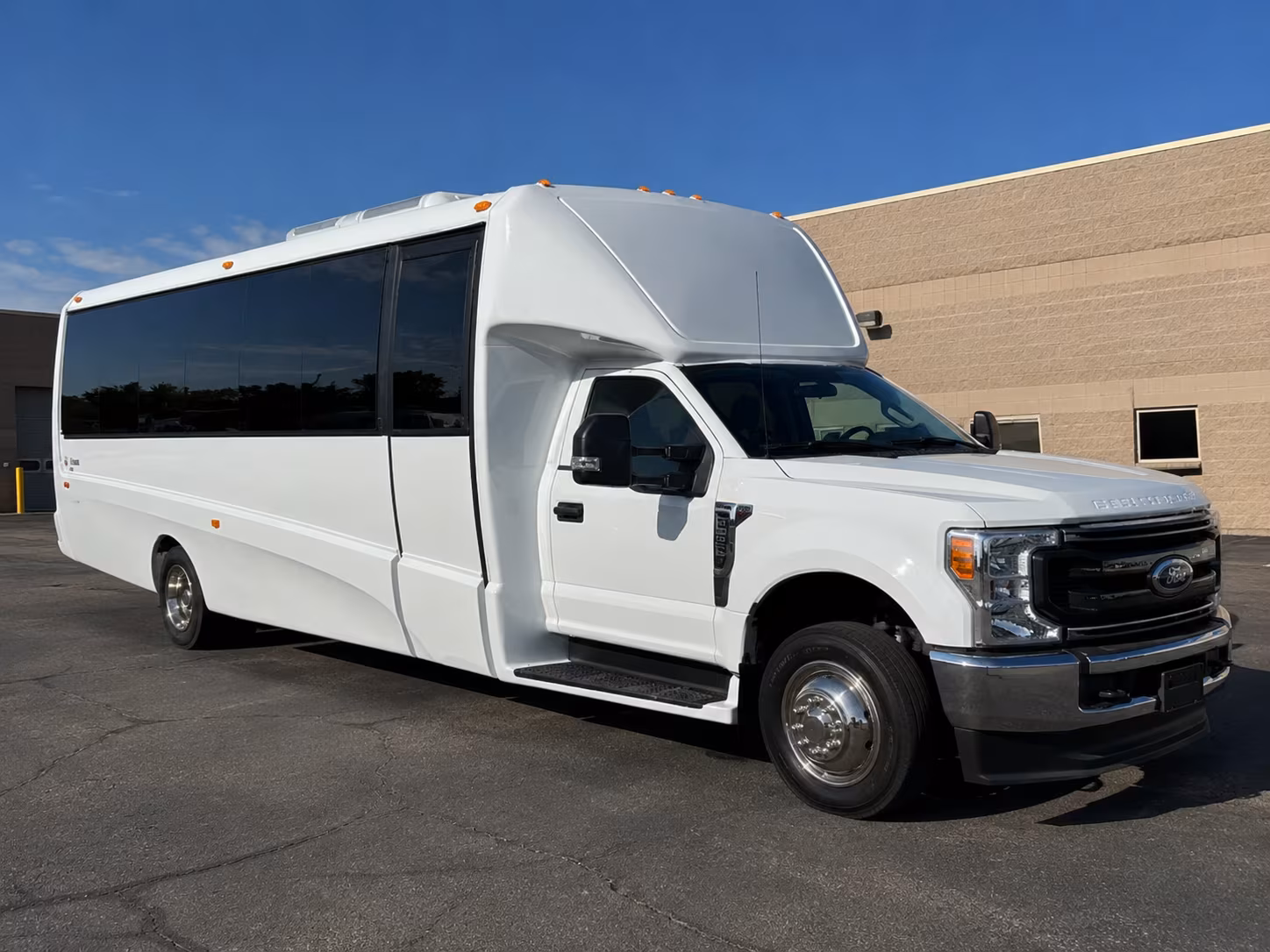 commerce city concert bus rentals for groups and fans