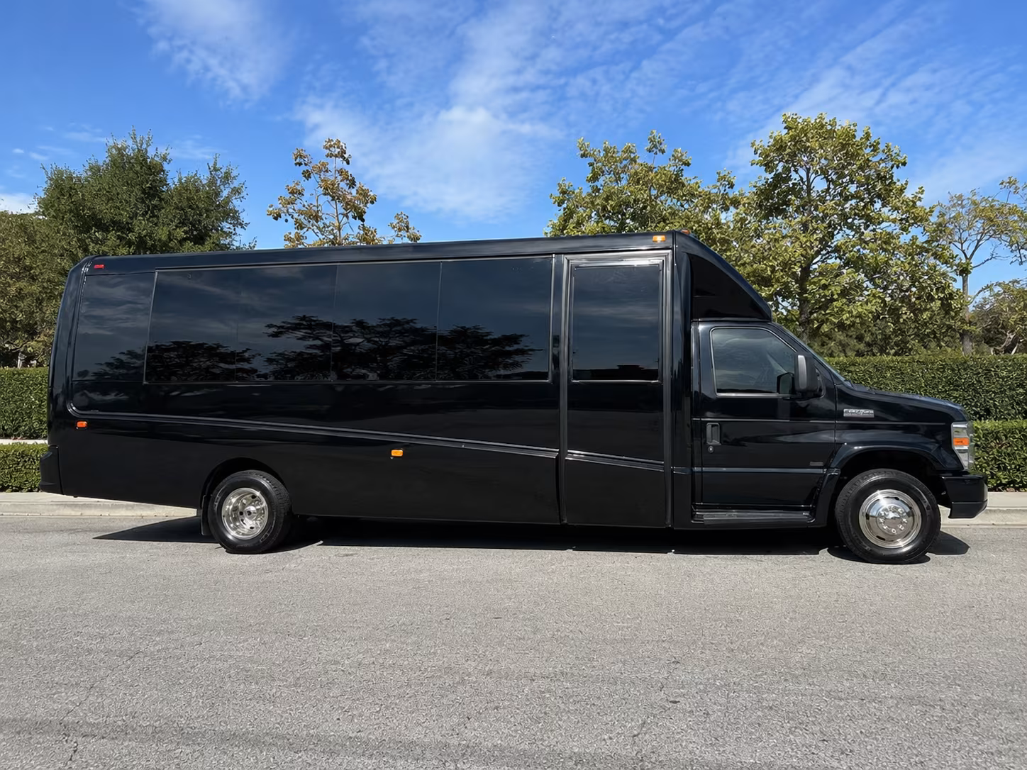 field trips to the denver museum of nature science and denver zoo are easy with a bus rental