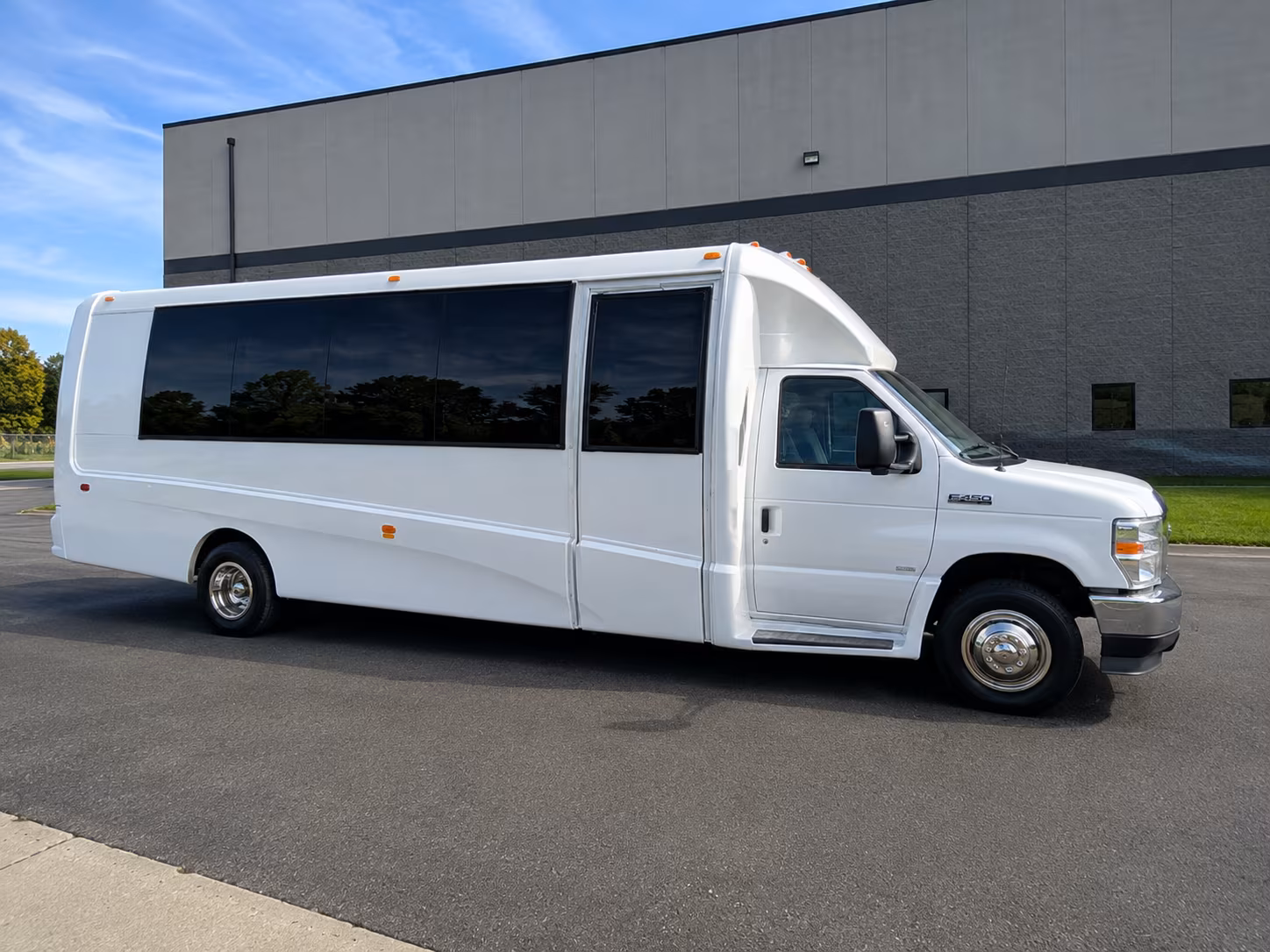 shuttle your guests between thornton hotels and your wedding venue with ease